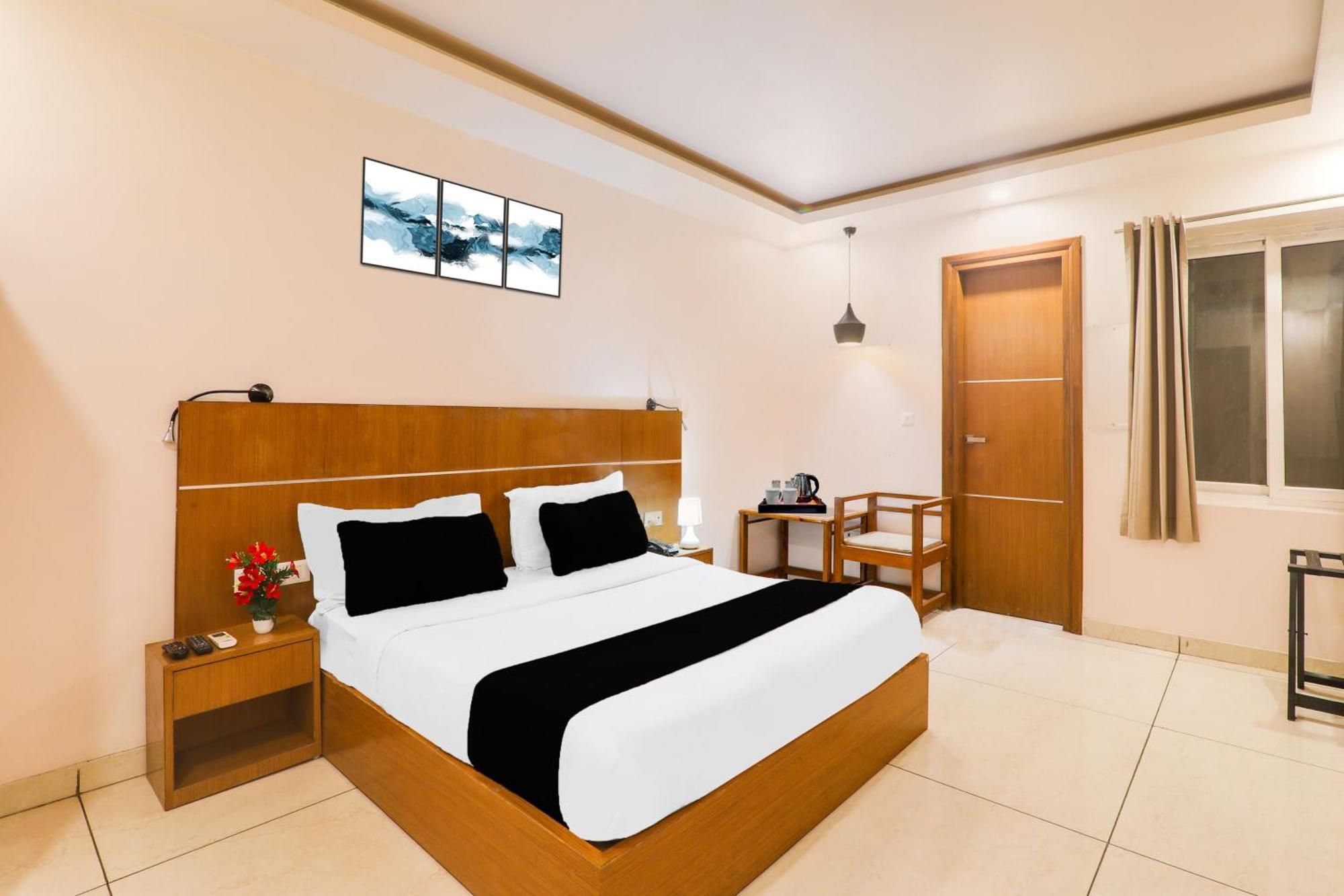 Super Townhouse Viraj Khand Formerly Veridian Inn Chinhat Екстер'єр фото