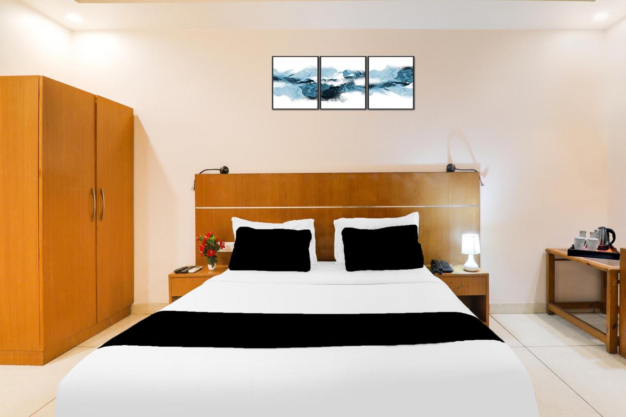 Super Townhouse Viraj Khand Formerly Veridian Inn Chinhat Екстер'єр фото