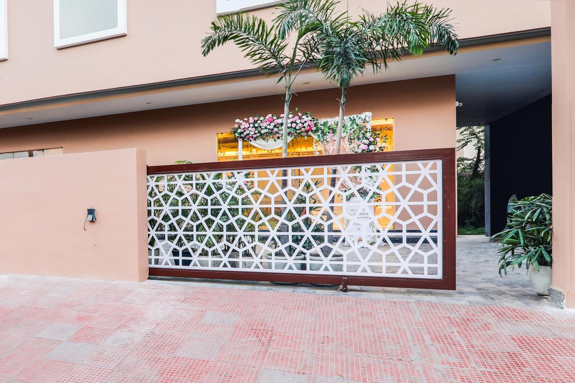 Super Townhouse Viraj Khand Formerly Veridian Inn Chinhat Екстер'єр фото