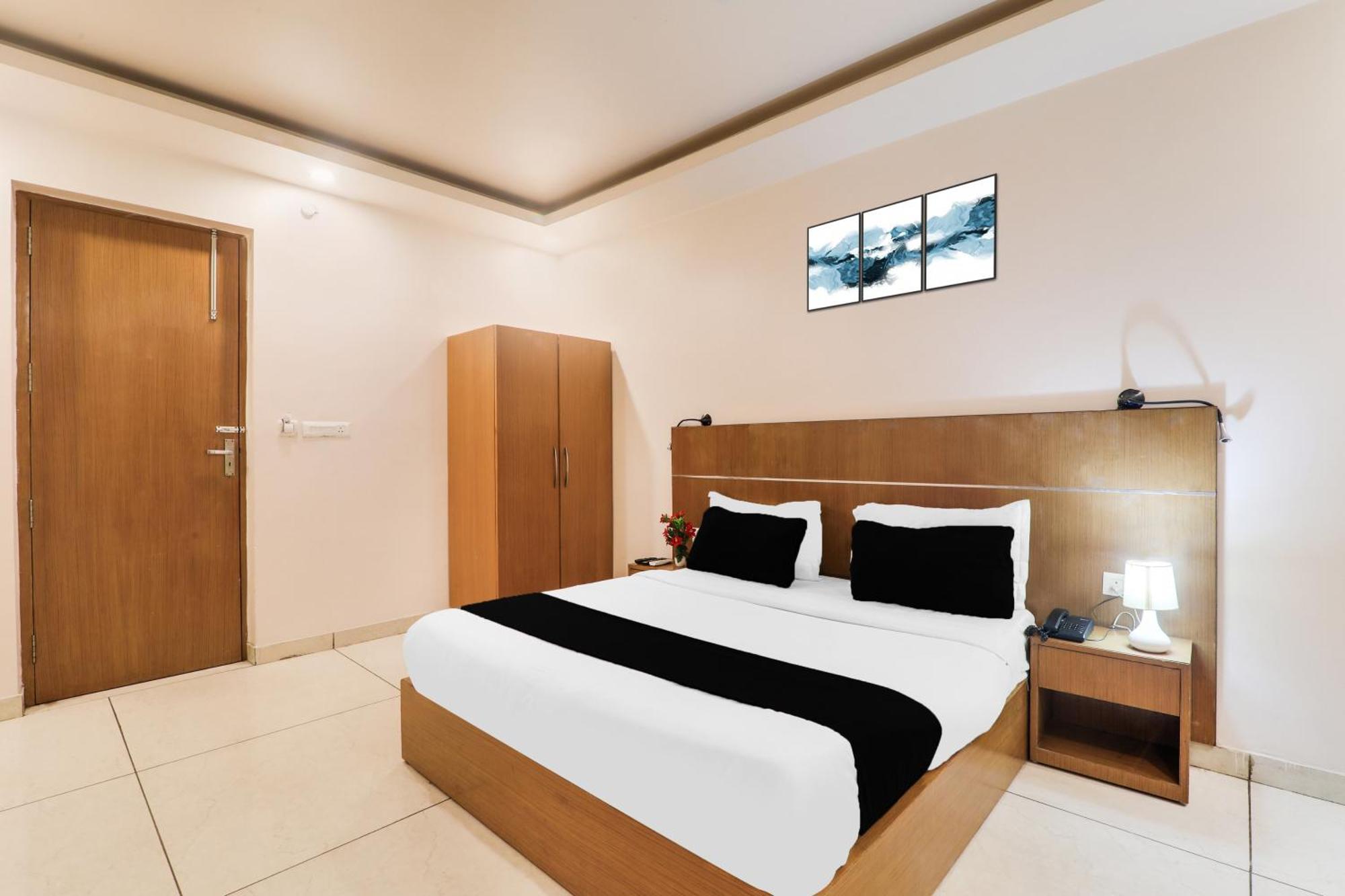 Super Townhouse Viraj Khand Formerly Veridian Inn Chinhat Екстер'єр фото