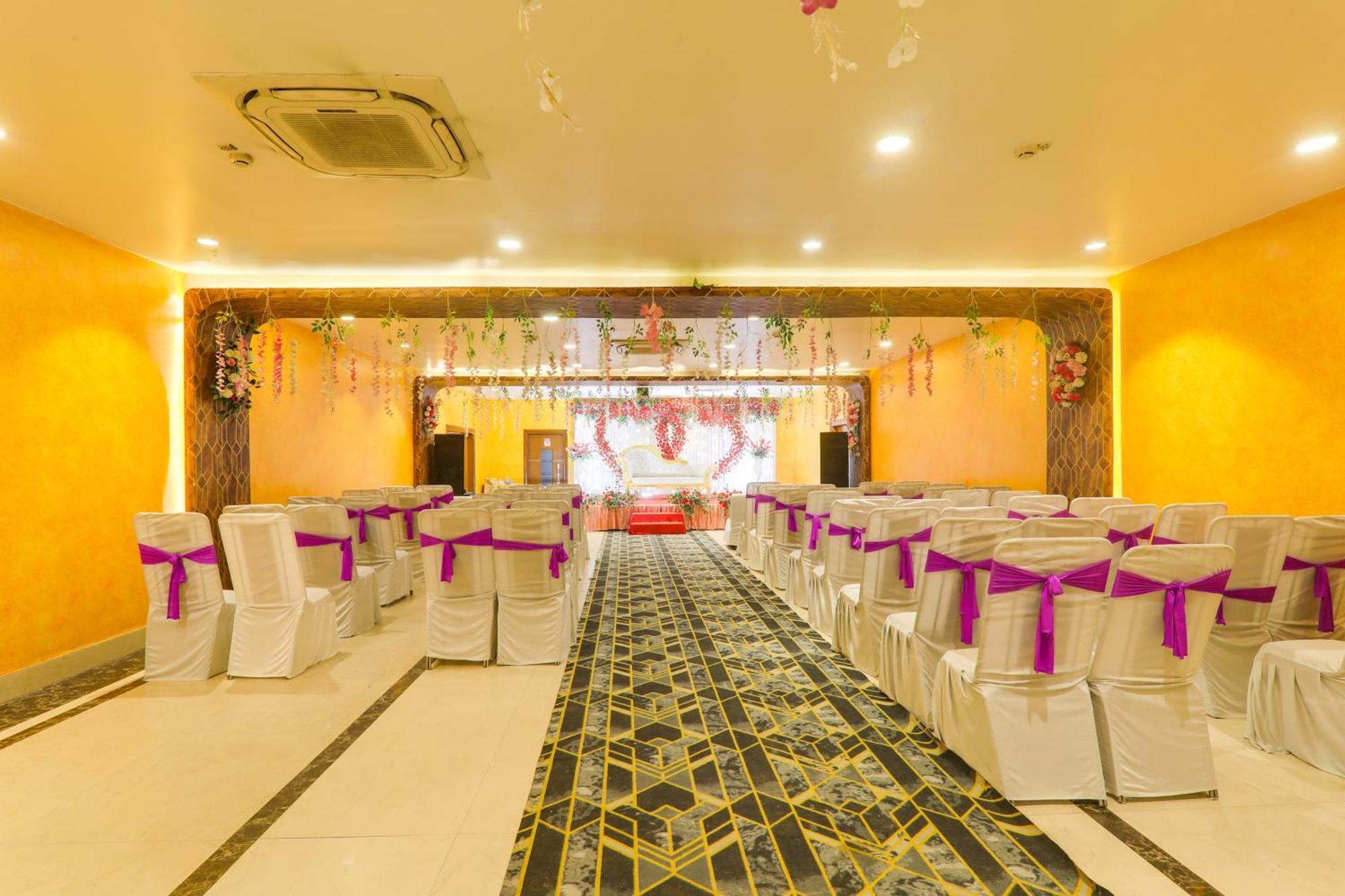 Super Townhouse Viraj Khand Formerly Veridian Inn Chinhat Екстер'єр фото