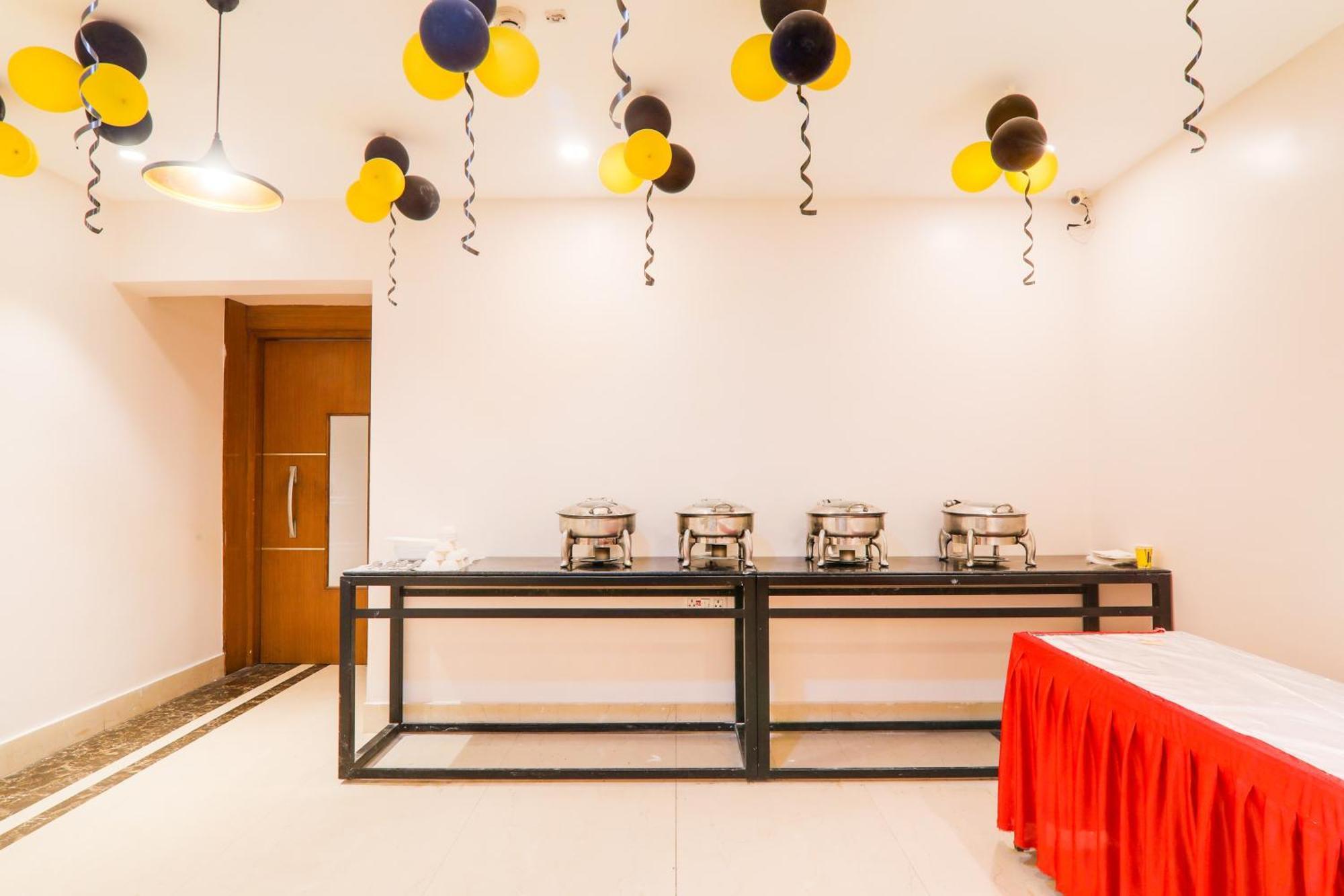 Super Townhouse Viraj Khand Formerly Veridian Inn Chinhat Екстер'єр фото