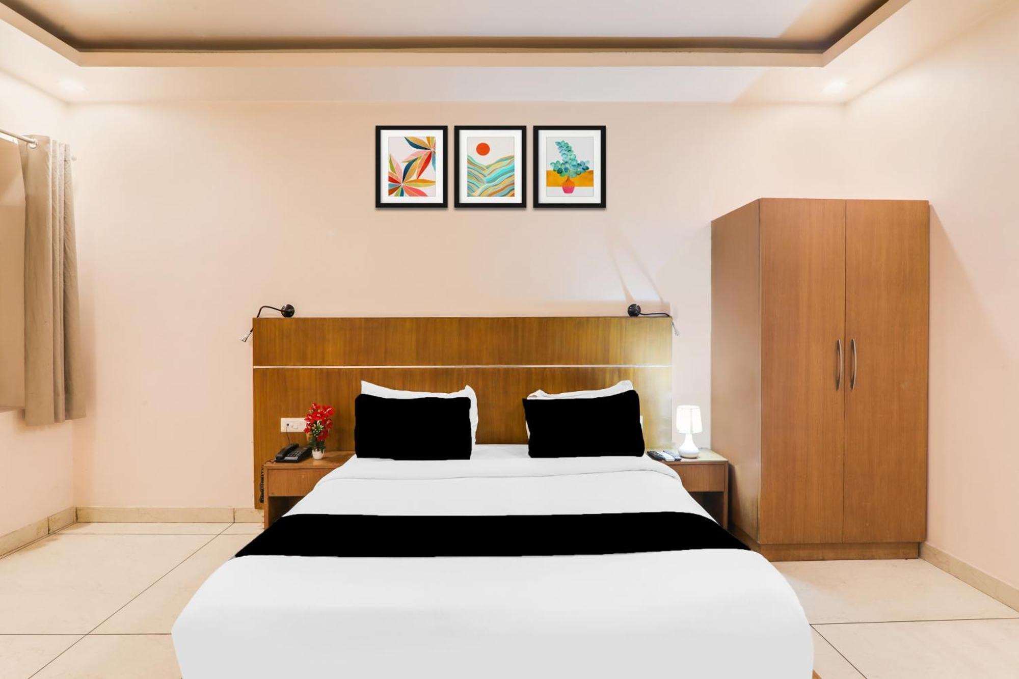 Super Townhouse Viraj Khand Formerly Veridian Inn Chinhat Екстер'єр фото