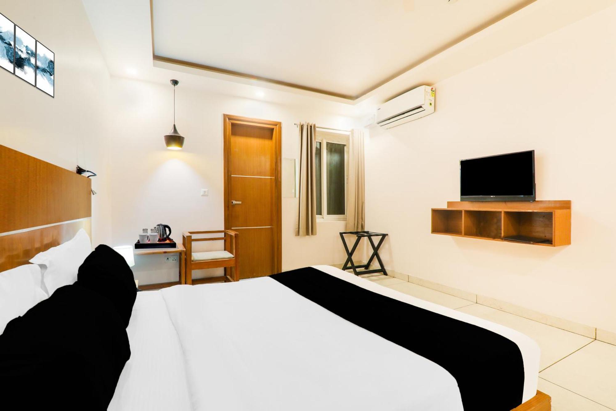Super Townhouse Viraj Khand Formerly Veridian Inn Chinhat Екстер'єр фото