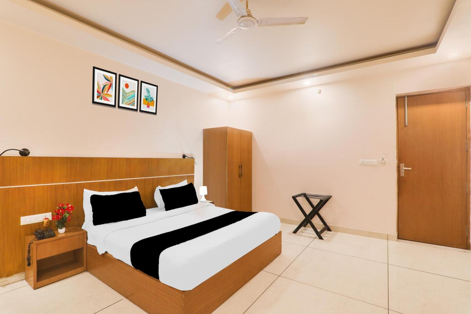 Super Townhouse Viraj Khand Formerly Veridian Inn Chinhat Екстер'єр фото
