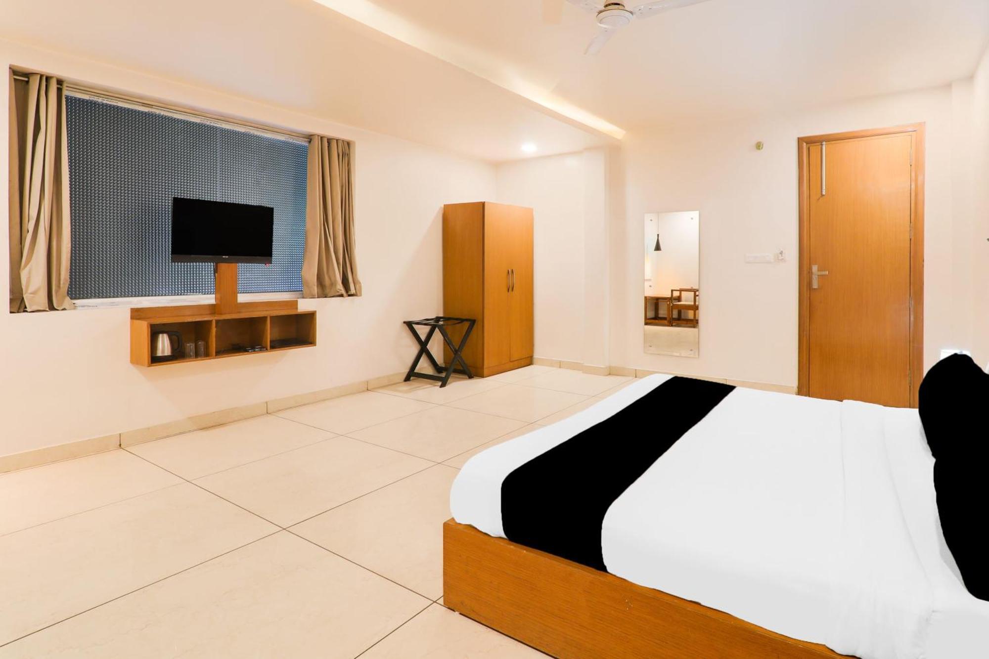 Super Townhouse Viraj Khand Formerly Veridian Inn Chinhat Екстер'єр фото