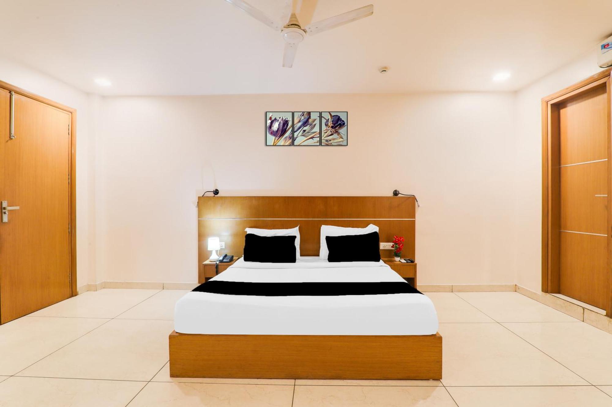 Super Townhouse Viraj Khand Formerly Veridian Inn Chinhat Екстер'єр фото