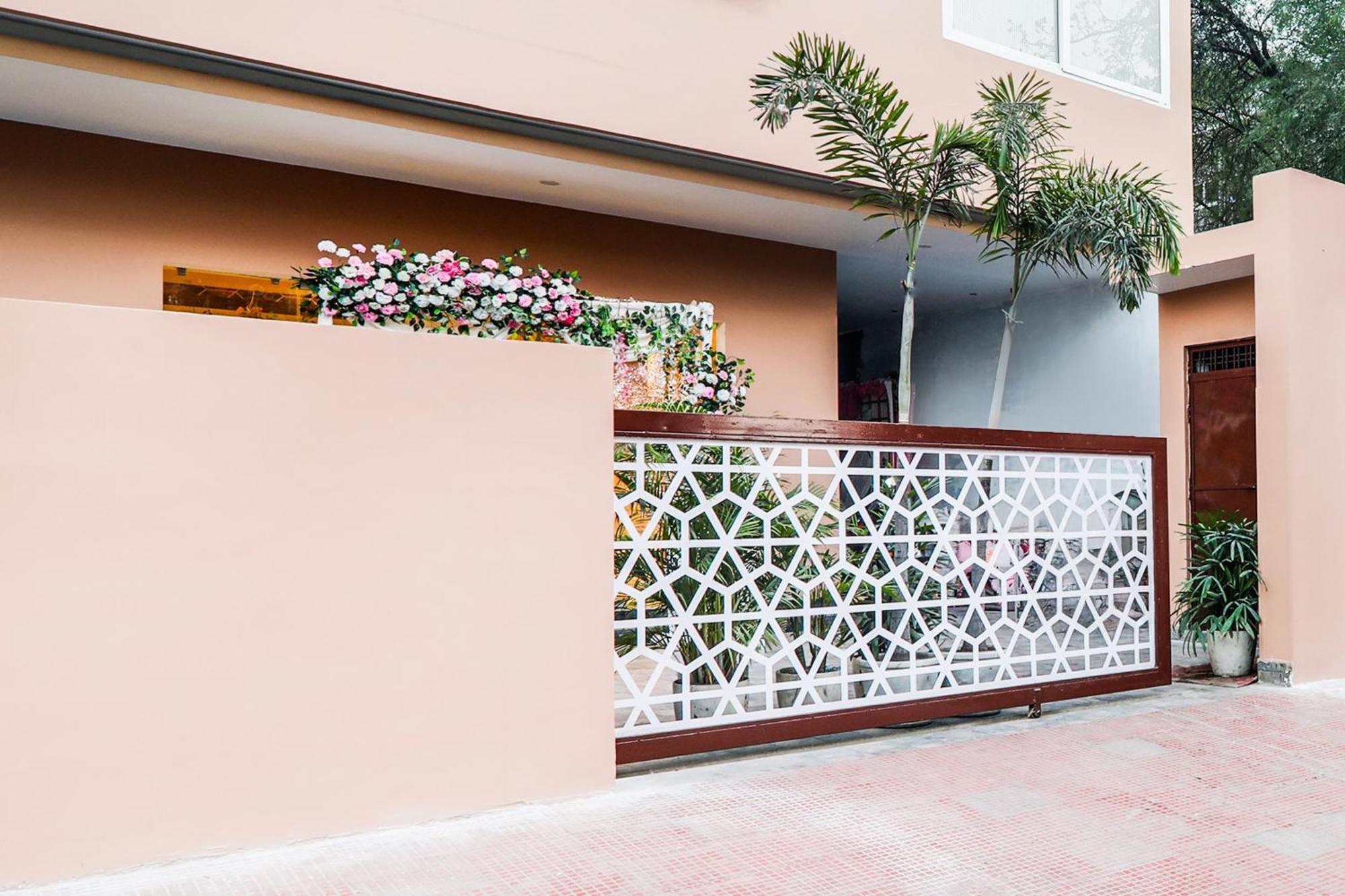 Super Townhouse Viraj Khand Formerly Veridian Inn Chinhat Екстер'єр фото