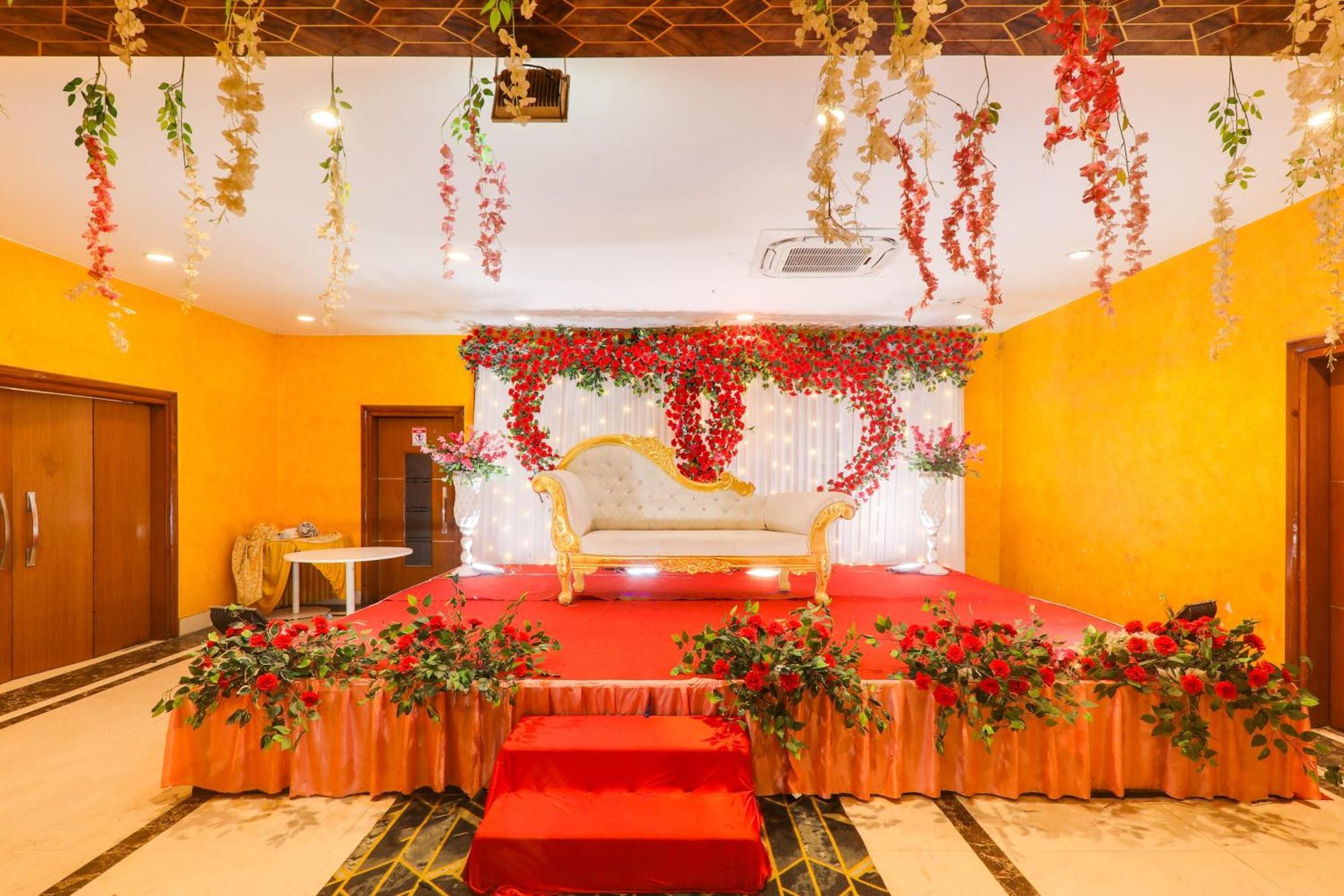 Super Townhouse Viraj Khand Formerly Veridian Inn Chinhat Екстер'єр фото
