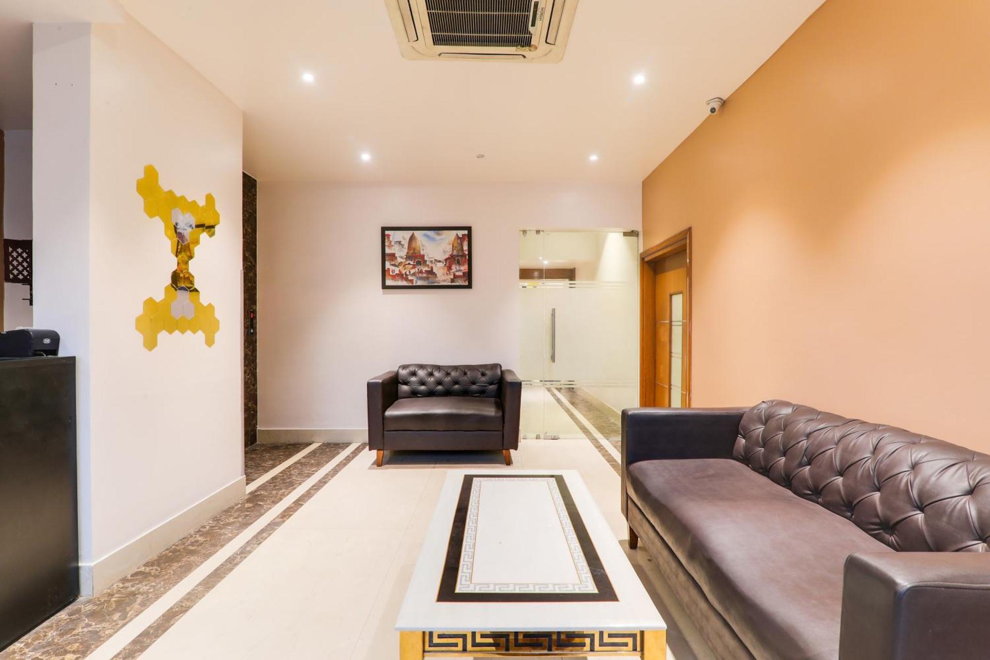Super Townhouse Viraj Khand Formerly Veridian Inn Chinhat Екстер'єр фото