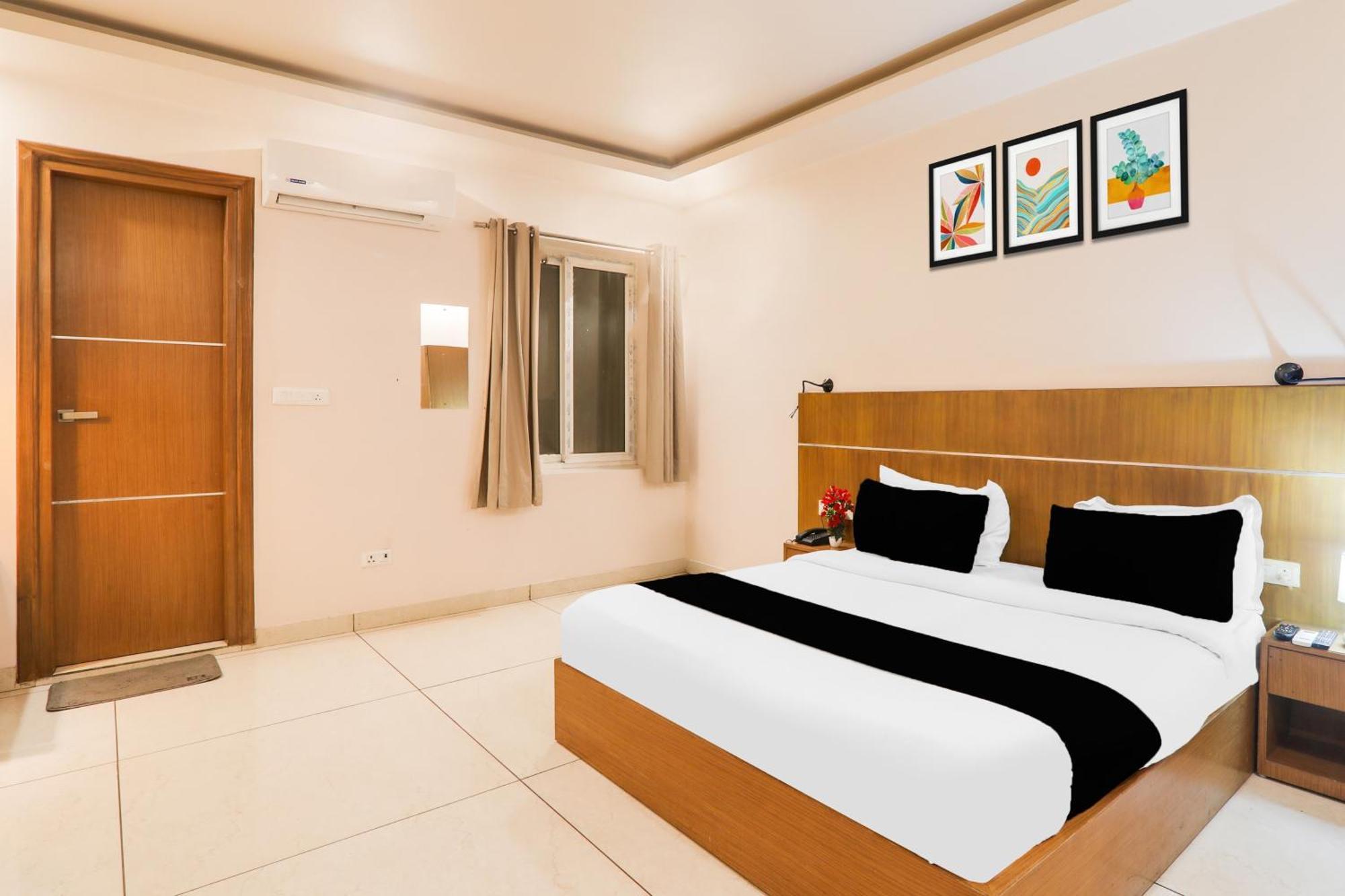 Super Townhouse Viraj Khand Formerly Veridian Inn Chinhat Екстер'єр фото
